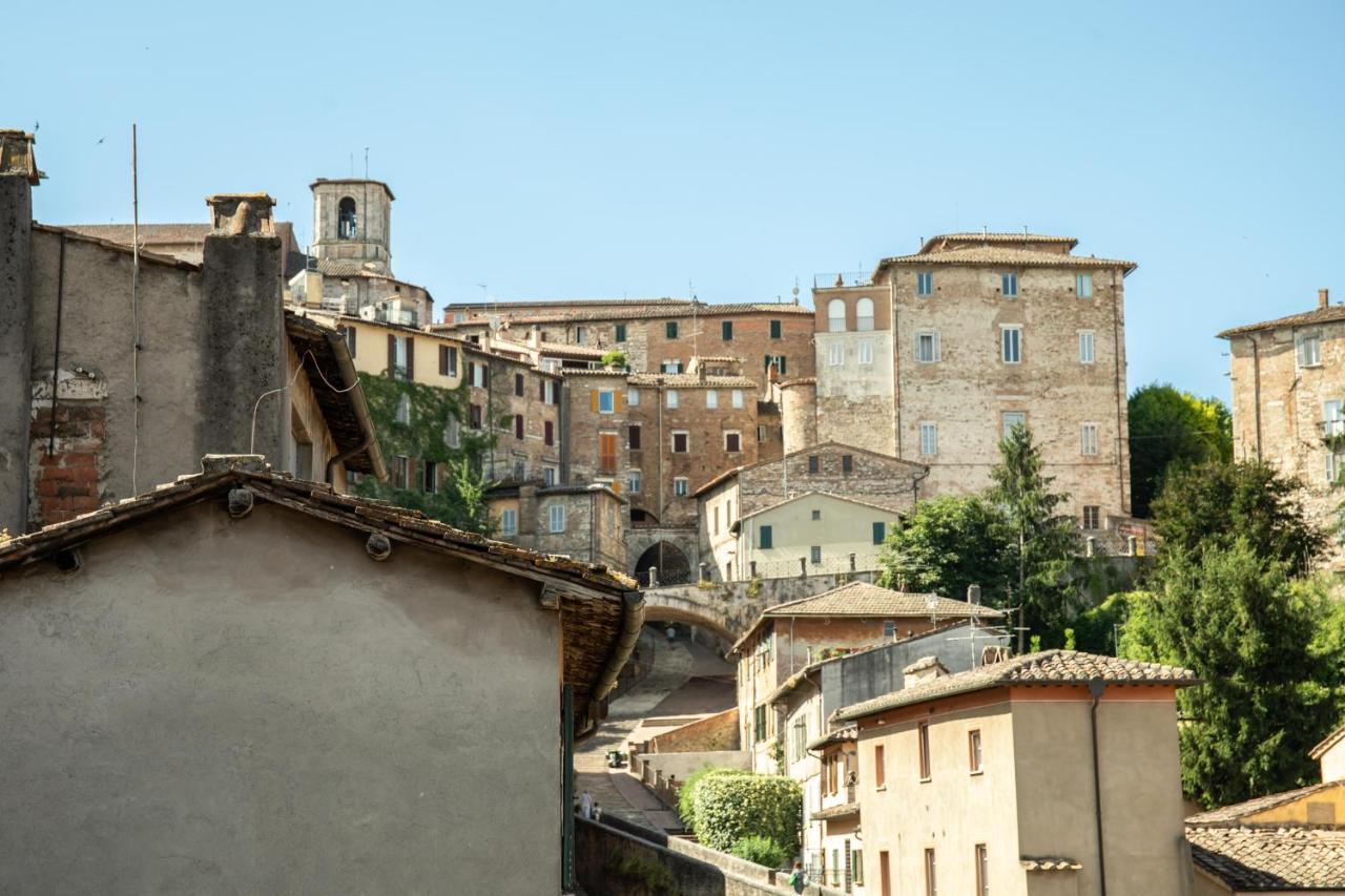 La Conca Apartment: A View On The Roman Aqueduct Perugia Exteriér fotografie