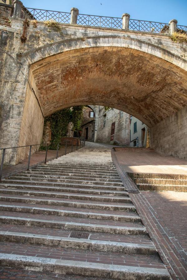 La Conca Apartment: A View On The Roman Aqueduct Perugia Exteriér fotografie