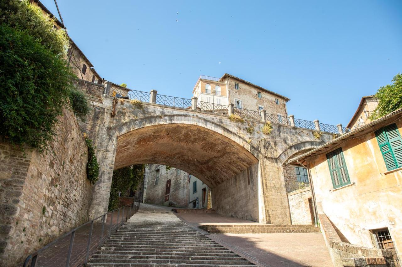 La Conca Apartment: A View On The Roman Aqueduct Perugia Exteriér fotografie
