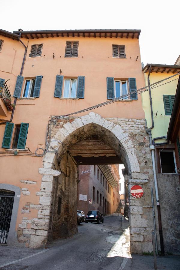 La Conca Apartment: A View On The Roman Aqueduct Perugia Exteriér fotografie